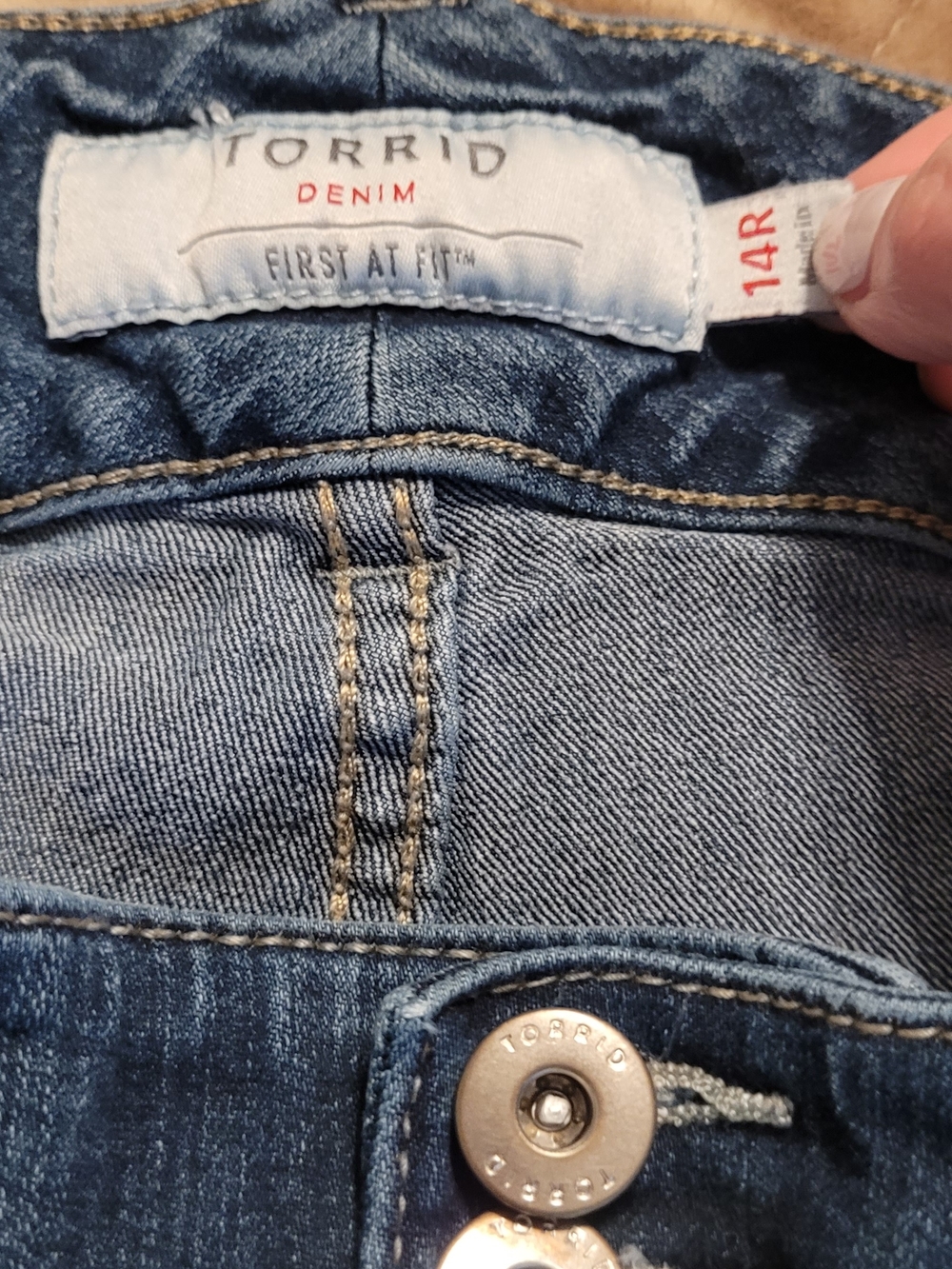 torrid Size 14 Indigo Stretch Skinny Jeans with Triple Button - Picture 2 of 8